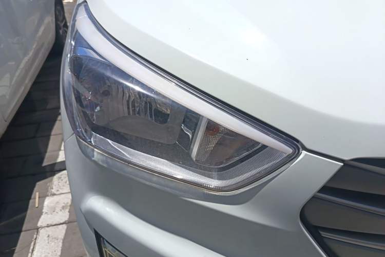 Used Hyundai ix25 2015 1.6L Automatic Two-Wheel Drive Smart GLS Trim Right Front Headlight