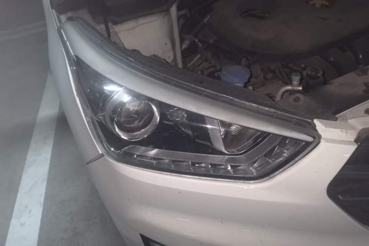 Used Hyundai ix25 2015 2.0L Automatic Two-Wheel Drive Intelligent GLS Right Front Headlight