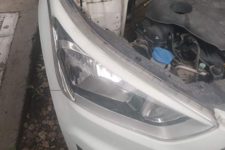 Used Hyundai ix25 2015 1.6L Automatic Two-Wheel Drive Smart GLS Trim Right Front Headlight