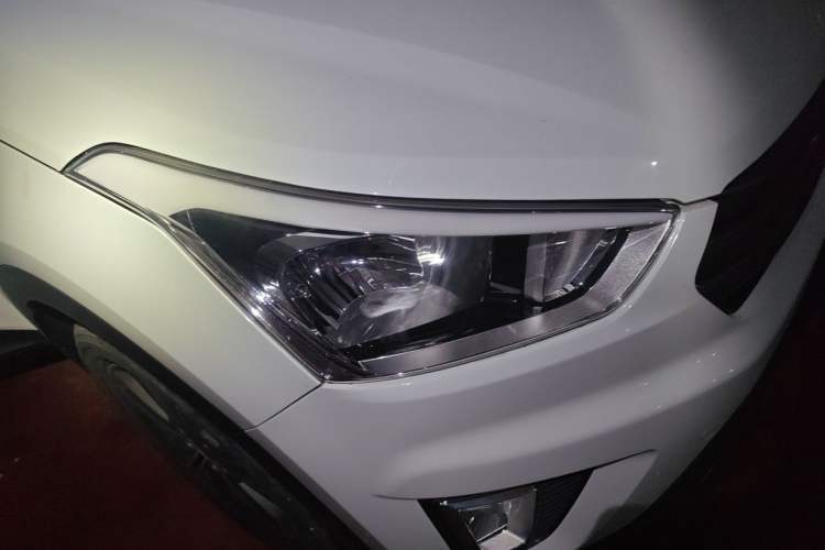 Used Hyundai ix25 2015 1.6L Automatic Two-Wheel Drive Smart GLS Trim Right Front Headlight