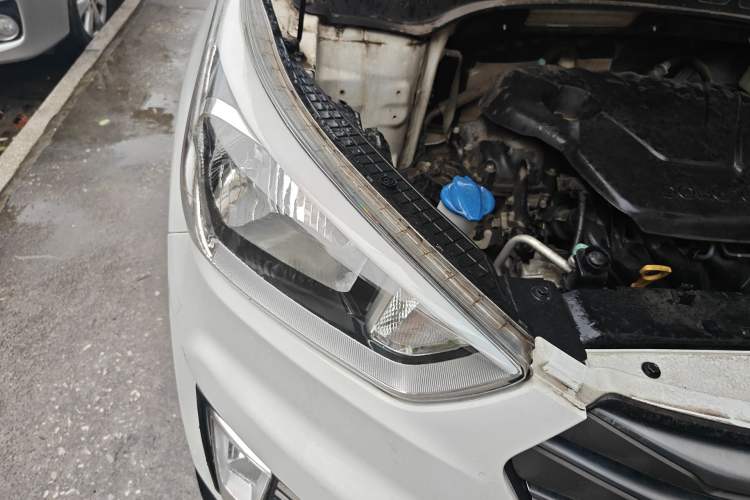 Used Hyundai ix25 2015 1.6L Automatic Two-Wheel Drive Smart GLS Trim Right Front Headlight