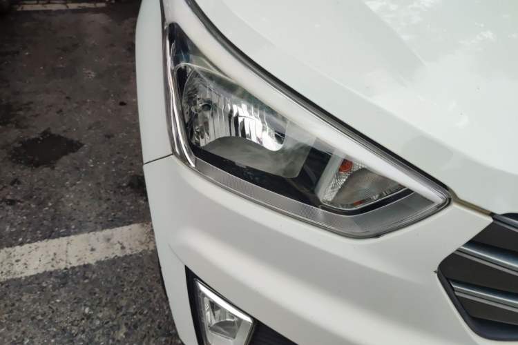 Used Hyundai ix25 2015 1.6L Automatic Two-Wheel Drive Smart GLS Trim Right Front Headlight