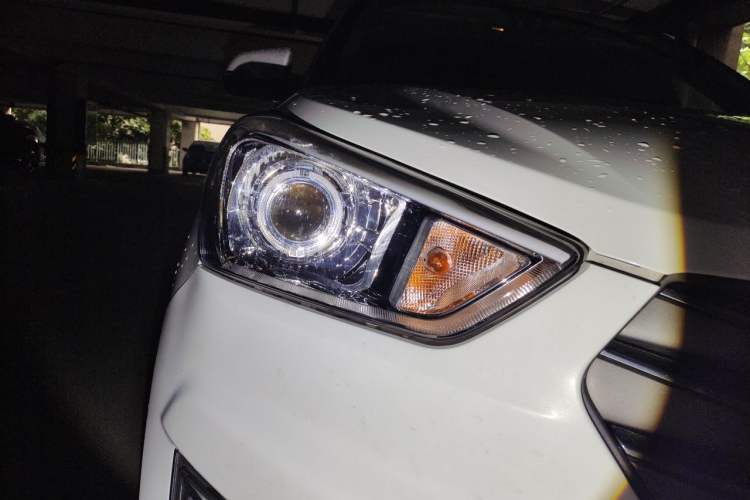 Used Hyundai ix25 2015 1.6L Automatic Two-Wheel Drive Smart GLS Trim Right Front Headlight