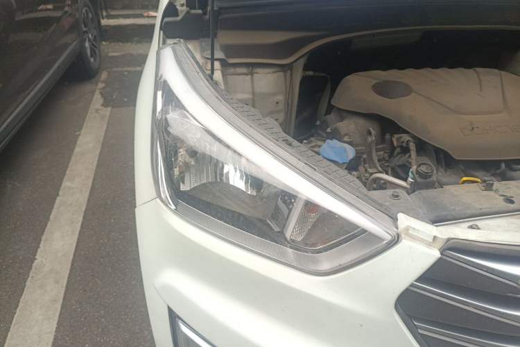 Used Hyundai ix25 2015 1.6L Automatic Two-Wheel Drive Smart GLS Trim Right Front Headlight
