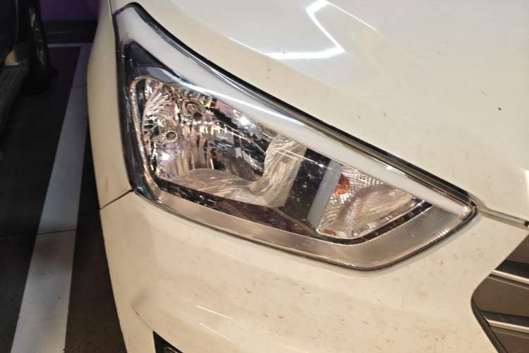 Used Hyundai ix25 2015 1.6L Automatic Two-Wheel Drive Smart GLS Trim Right Front Headlight