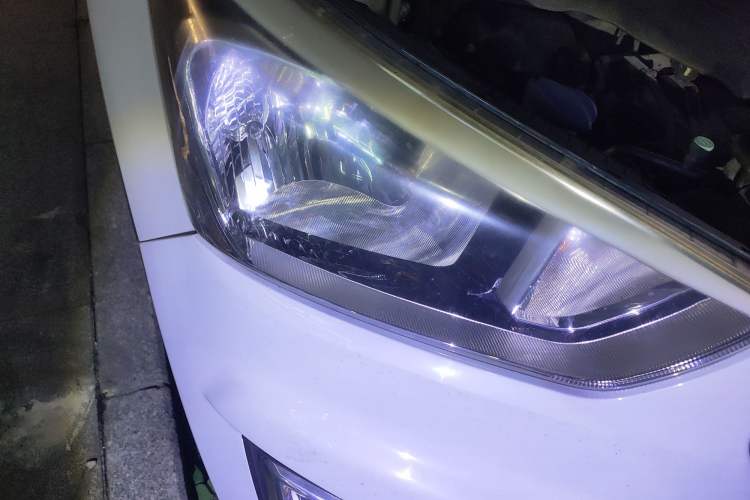 Used Hyundai ix25 2015 1.6L Automatic Two-Wheel Drive Smart GLS Trim Right Front Headlight
