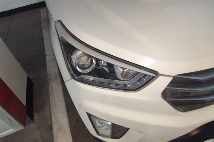Used Hyundai ix25 2015 1.6L Automatic Two-Wheel-Drive Deluxe DLX Model Right Front Headlight