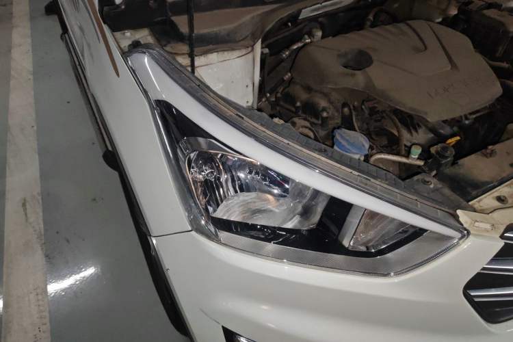 Used Hyundai ix25 2015 1.6L Automatic Two-Wheel Drive Smart GLS Trim Right Front Headlight