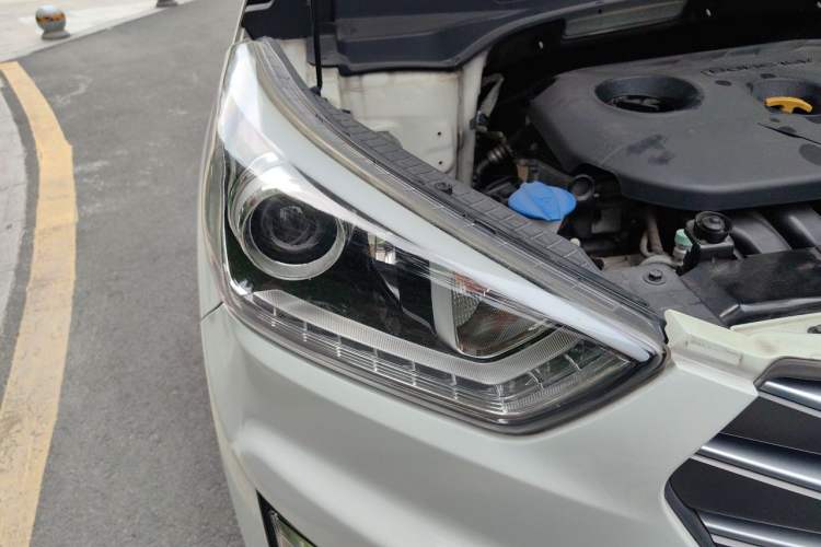 Used Hyundai ix25 2015 2.0L Automatic Two-Wheel Drive Intelligent GLS Right Front Headlight