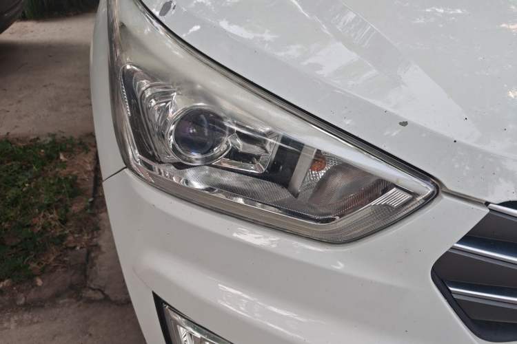 Used Hyundai ix25 2015 1.6L Automatic Two-Wheel Drive Smart GLS Trim Right Front Headlight