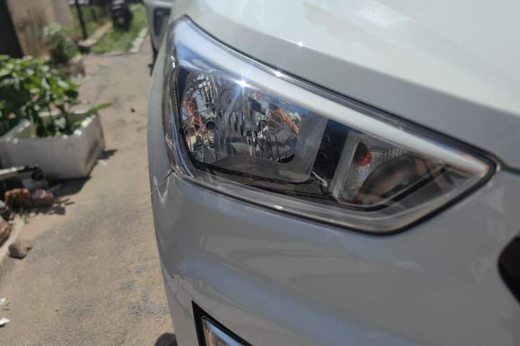 Used Hyundai ix25 2015 1.6L Automatic Two-Wheel Drive Smart GLS Trim Right Front Headlight