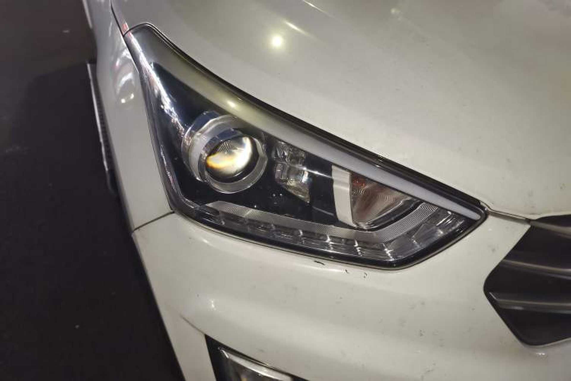 Used Hyundai ix25 2015 1.6L Automatic Two-Wheel-Drive Deluxe DLX Model Right Front Headlight