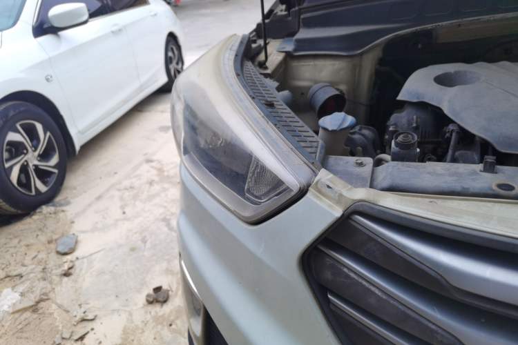 Used Hyundai ix25 2015 1.6L Automatic Two-Wheel Drive Smart GLS Trim Right Front Headlight