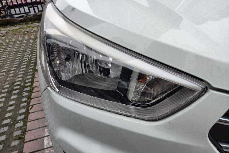 Used Hyundai ix25 2015 1.6L Automatic Two-Wheel Drive Smart GLS Trim Right Front Headlight