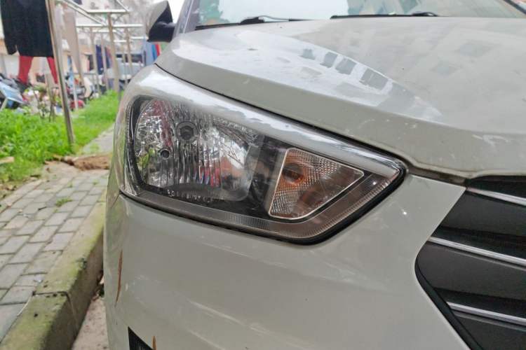 Used Hyundai ix25 2015 1.6L Automatic Two-Wheel Drive Smart GLS Trim Right Front Headlight