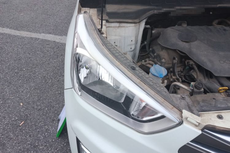 Used Hyundai ix25 2015 1.6L Automatic Two-Wheel Drive Smart GLS Trim Right Front Headlight