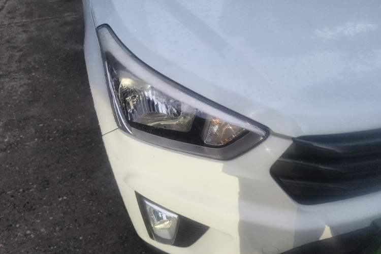 Used Hyundai ix25 2015 1.6L Automatic Two-Wheel Drive Smart GLS Trim Right Front Headlight
