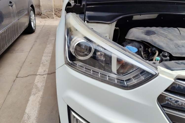 Used Hyundai ix25 2015 1.6L Automatic Two-Wheel-Drive Deluxe DLX Model Right Front Headlight