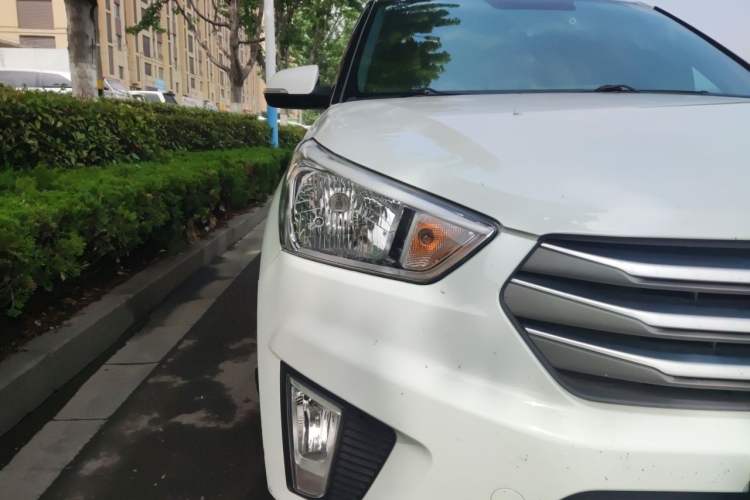 Used Hyundai ix25 2015 1.6L Automatic Two-Wheel Drive Smart GLS Trim Right Front Headlight