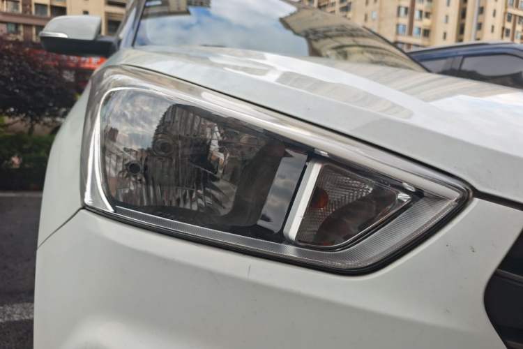 Used Hyundai ix25 2015 1.6L Automatic Two-Wheel Drive Smart GLS Trim Right Front Headlight