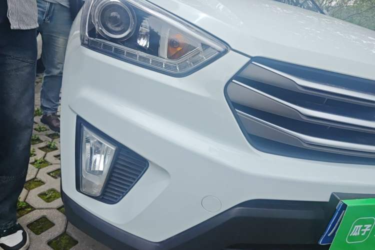 Used Hyundai ix25 2015 2.0L Automatic 4x4 Deluxe DLX Right Front Headlight