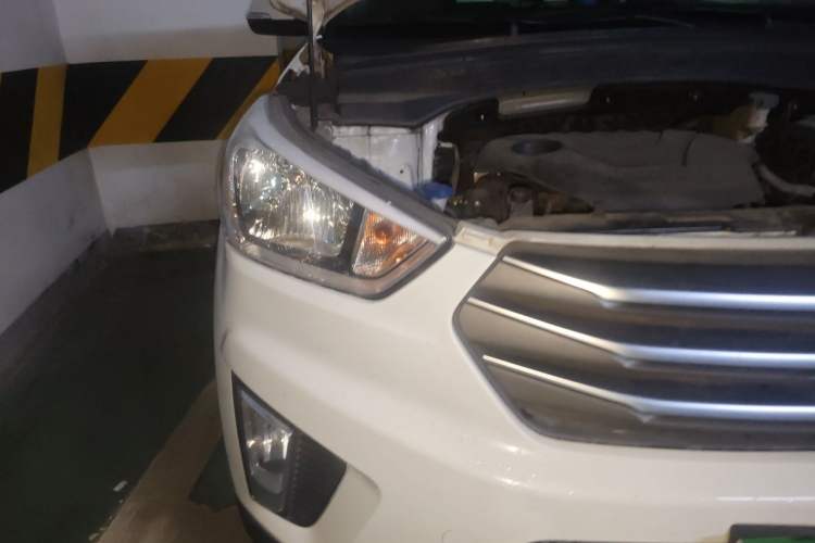 Used Hyundai ix25 2015 1.6L Automatic Two-Wheel Drive Smart GLS Trim Right Front Headlight