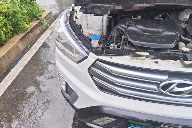 Used Hyundai ix25 2015 1.6L Automatic Two-Wheel-Drive Deluxe DLX Model Right Front Headlight