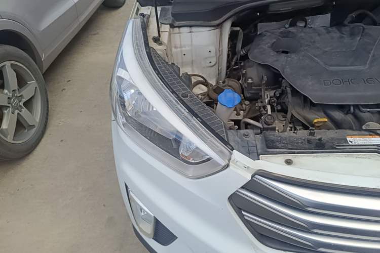Used Hyundai ix25 2015 1.6L Automatic Two-Wheel Drive Smart GLS Trim Right Front Headlight