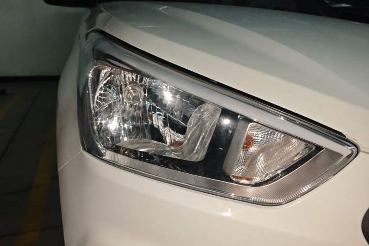 Used Hyundai ix25 2015 1.6L Automatic Two-Wheel Drive Smart GLS Trim Right Front Headlight