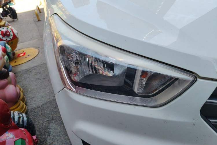 Used Hyundai ix25 2015 1.6L Automatic Two-Wheel Drive Smart GLS Trim Right Front Headlight