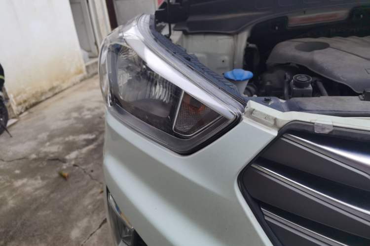 Used Hyundai ix25 2015 1.6L Automatic Two-Wheel-Drive Deluxe DLX Model Right Front Headlight