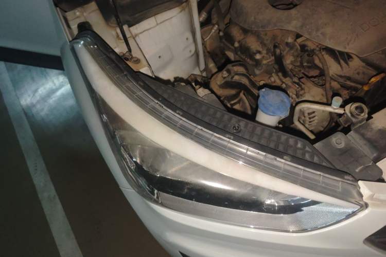 Used Hyundai ix25 2015 1.6L Automatic Two-Wheel Drive Smart GLS Trim Right Front Headlight