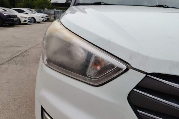Used Hyundai ix25 2015 1.6L Automatic Two-Wheel Drive Smart GLS Trim Right Front Headlight