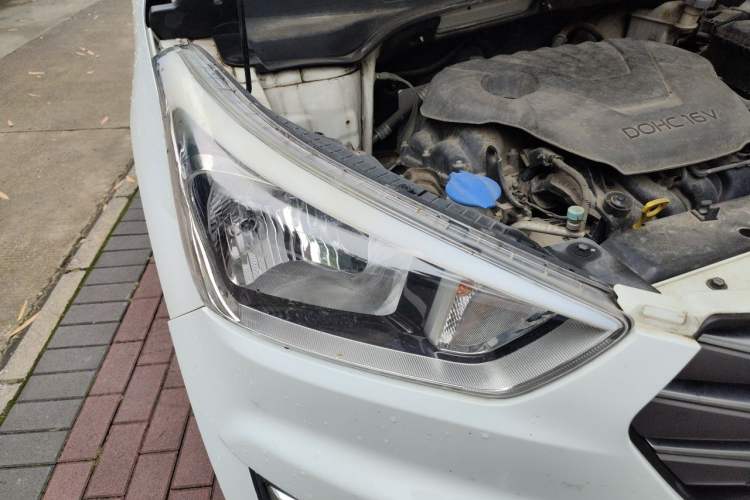 Used Hyundai ix25 2015 1.6L Automatic Two-Wheel Drive Smart GLS Trim Right Front Headlight