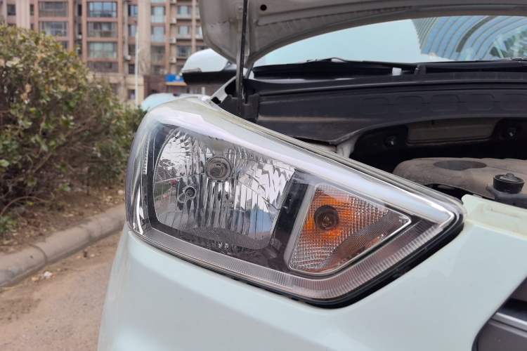 Used Hyundai ix25 2015 1.6L Automatic Two-Wheel Drive Smart GLS Trim Right Front Headlight