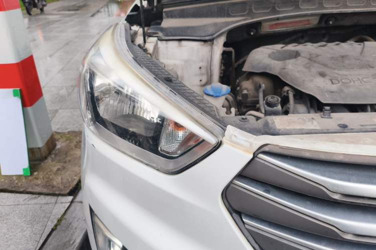 Used Hyundai ix25 2015 1.6L Automatic Two-Wheel Drive Smart GLS Trim Right Front Headlight