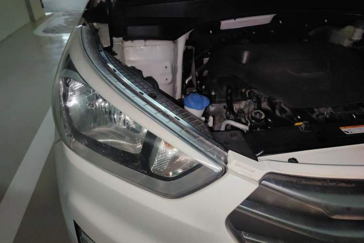 Used Hyundai ix25 2015 1.6L Automatic Two-Wheel Drive Smart GLS Trim Right Front Headlight