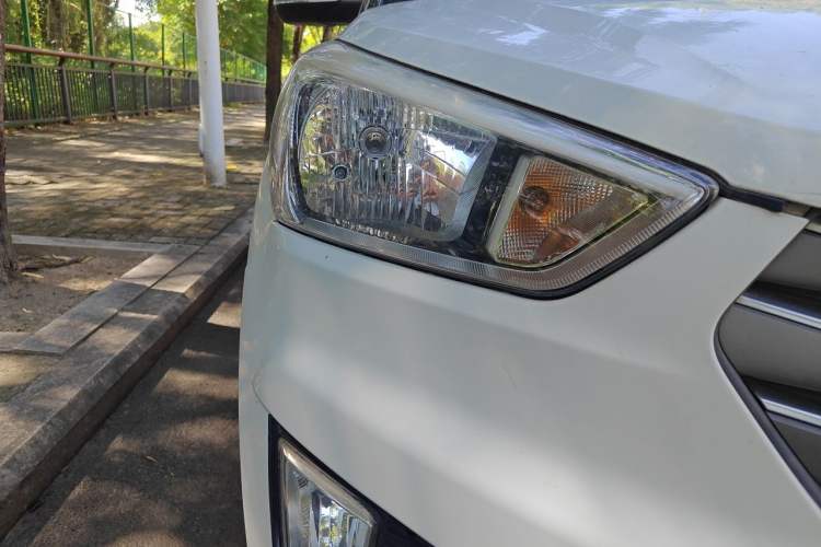 Used Hyundai ix25 2015 1.6L Automatic Two-Wheel Drive Smart GLS Trim Right Front Headlight