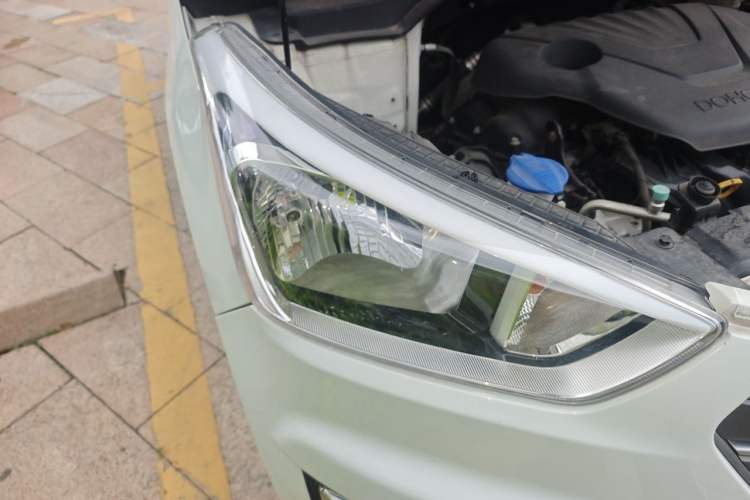 Used Hyundai ix25 2015 1.6L Automatic Two-Wheel Drive Smart GLS Trim Right Front Headlight