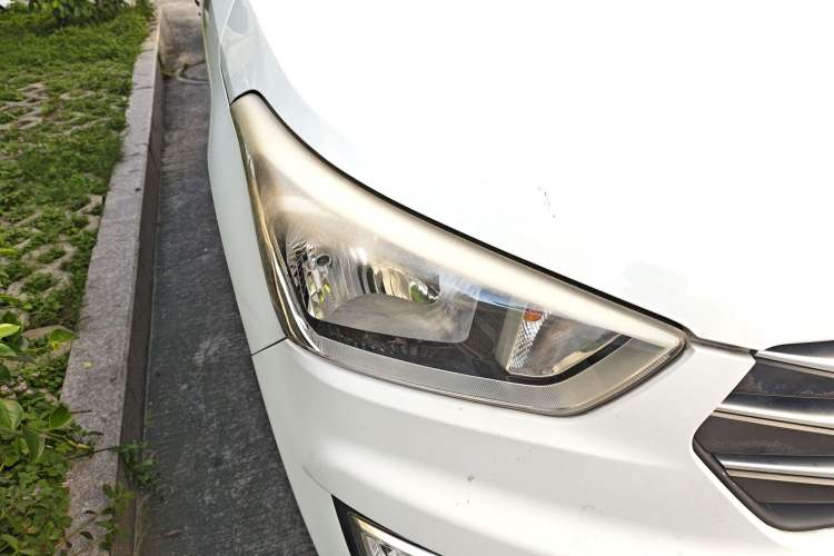 Used Hyundai ix25 2015 1.6L Automatic Two-Wheel Drive Smart GLS Trim Right Front Headlight