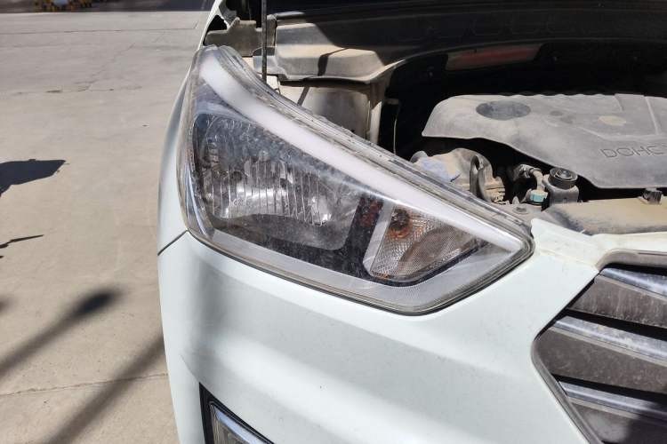 Used Hyundai ix25 2015 1.6L Automatic Two-Wheel Drive Smart GLS Trim Right Front Headlight