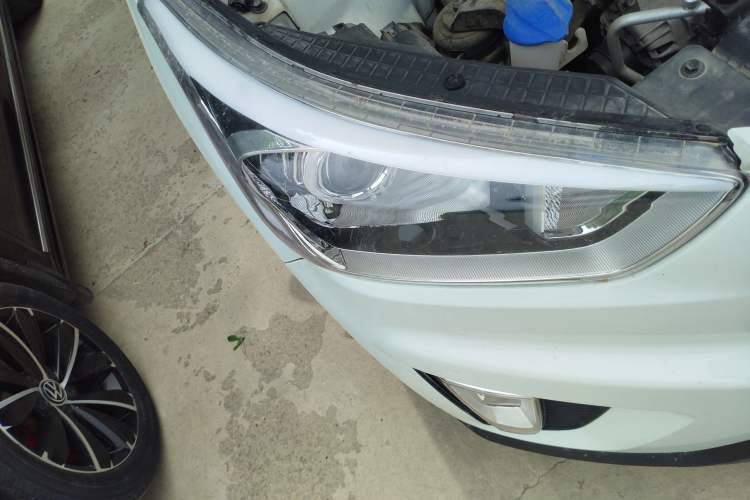 Used Hyundai ix25 2015 1.6L Automatic Two-Wheel Drive Smart GLS Trim Right Front Headlight