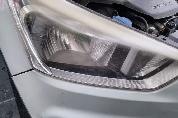 Used Hyundai ix25 2015 1.6L Automatic Two-Wheel Drive Smart GLS Trim Right Front Headlight