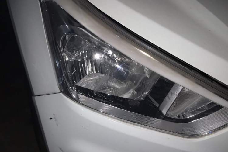 Used Hyundai ix25 2015 1.6L Automatic Two-Wheel Drive Smart GLS Trim Right Front Headlight