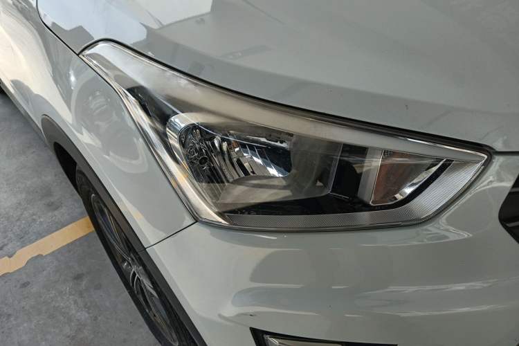 Used Hyundai ix25 2015 1.6L Automatic Two-Wheel Drive Smart GLS Trim Right Front Headlight