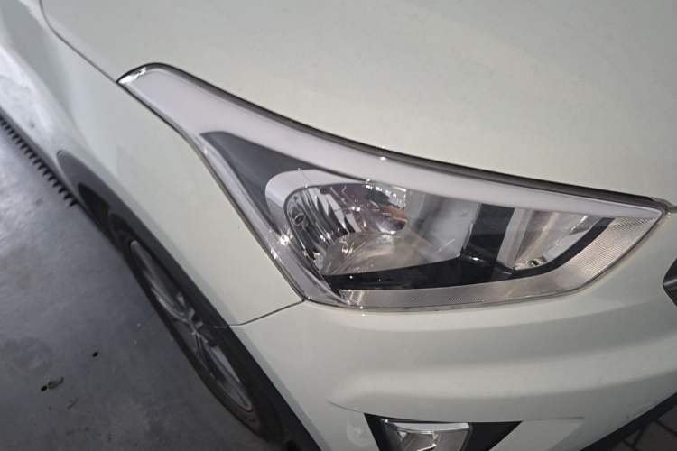 Used Hyundai ix25 2015 1.6L Automatic Two-Wheel Drive Smart GLS Trim Right Front Headlight