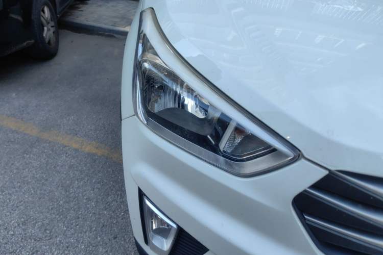 Used Hyundai ix25 2015 1.6L Automatic Two-Wheel Drive Smart GLS Trim Right Front Headlight