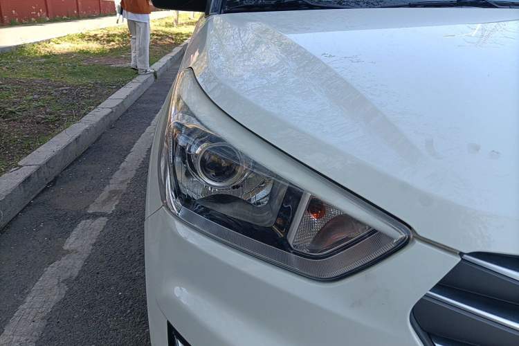 Used Hyundai ix25 2015 1.6L Automatic Two-Wheel Drive Smart GLS Trim Right Front Headlight