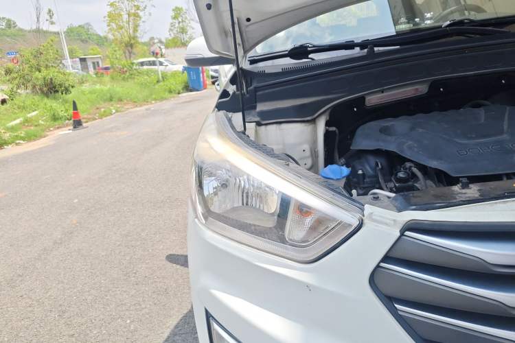 Used Hyundai ix25 2015 1.6L Automatic Two-Wheel Drive Smart GLS Trim Right Front Headlight