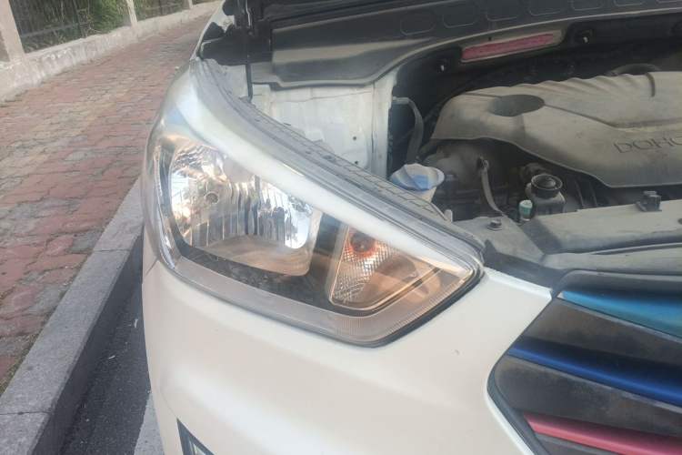 Used Hyundai ix25 2015 1.6L Automatic Two-Wheel Drive Smart GLS Trim Right Front Headlight